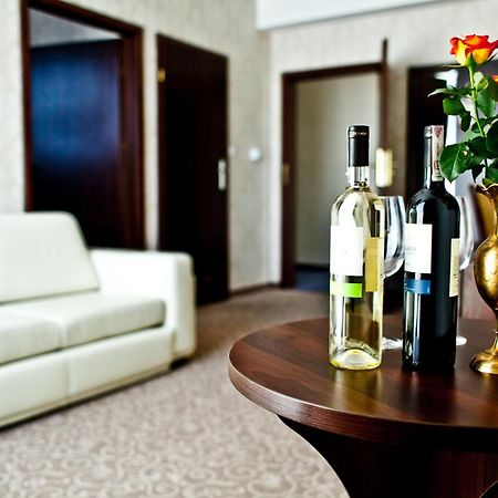 Hotel Dwor Dwikozy Extérieur photo