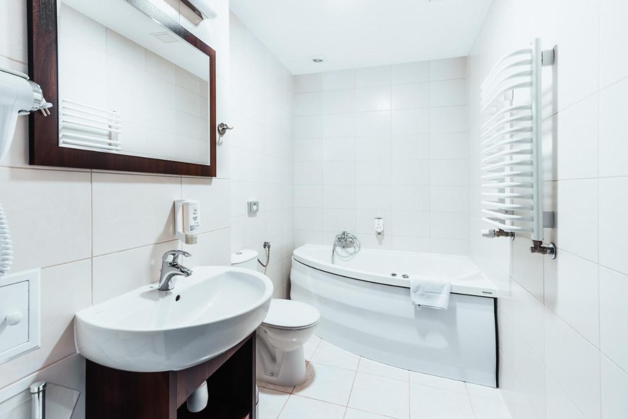 Hotel Dwor Dwikozy Extérieur photo