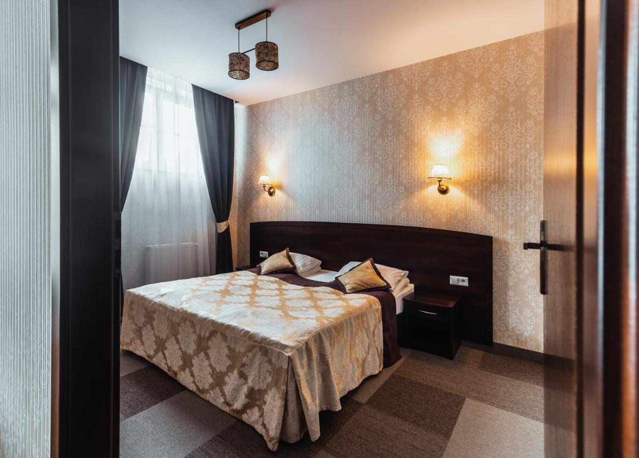 Hotel Dwor Dwikozy Extérieur photo