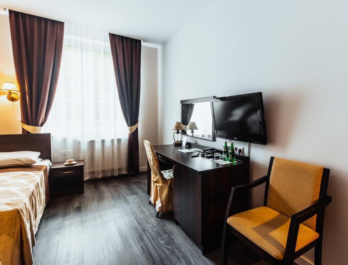 Hotel Dwor Dwikozy Extérieur photo