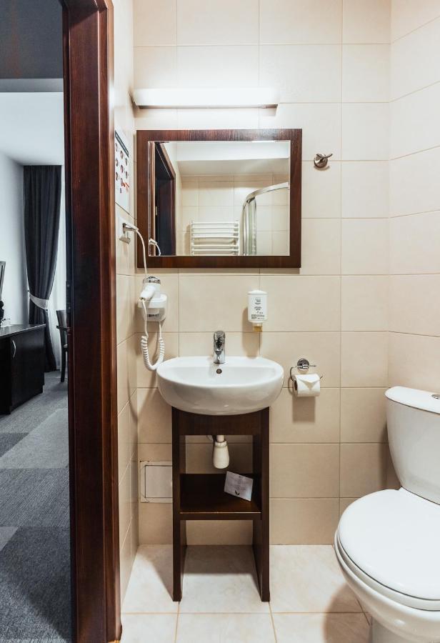 Hotel Dwor Dwikozy Extérieur photo