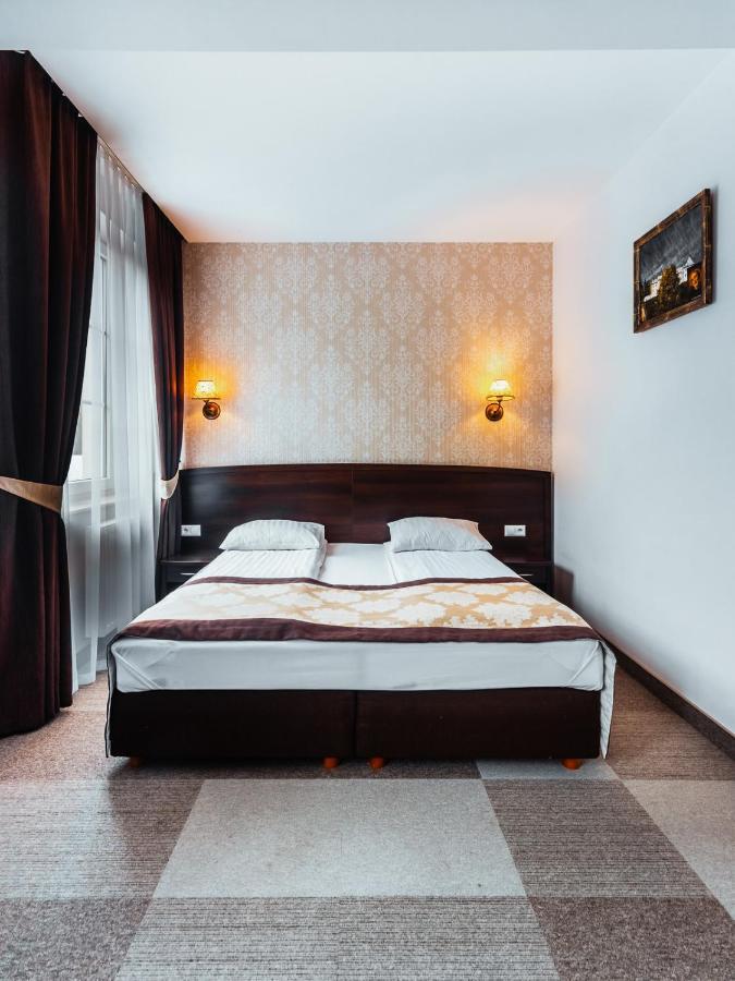 Hotel Dwor Dwikozy Extérieur photo