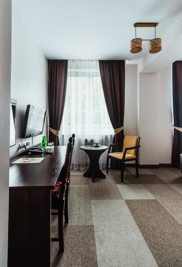 Hotel Dwor Dwikozy Extérieur photo