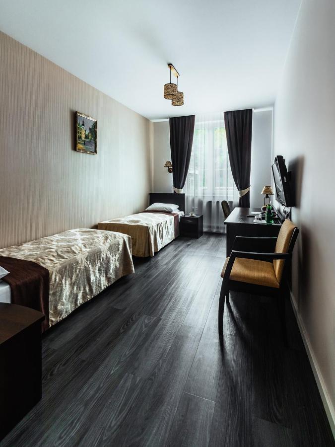 Hotel Dwor Dwikozy Extérieur photo
