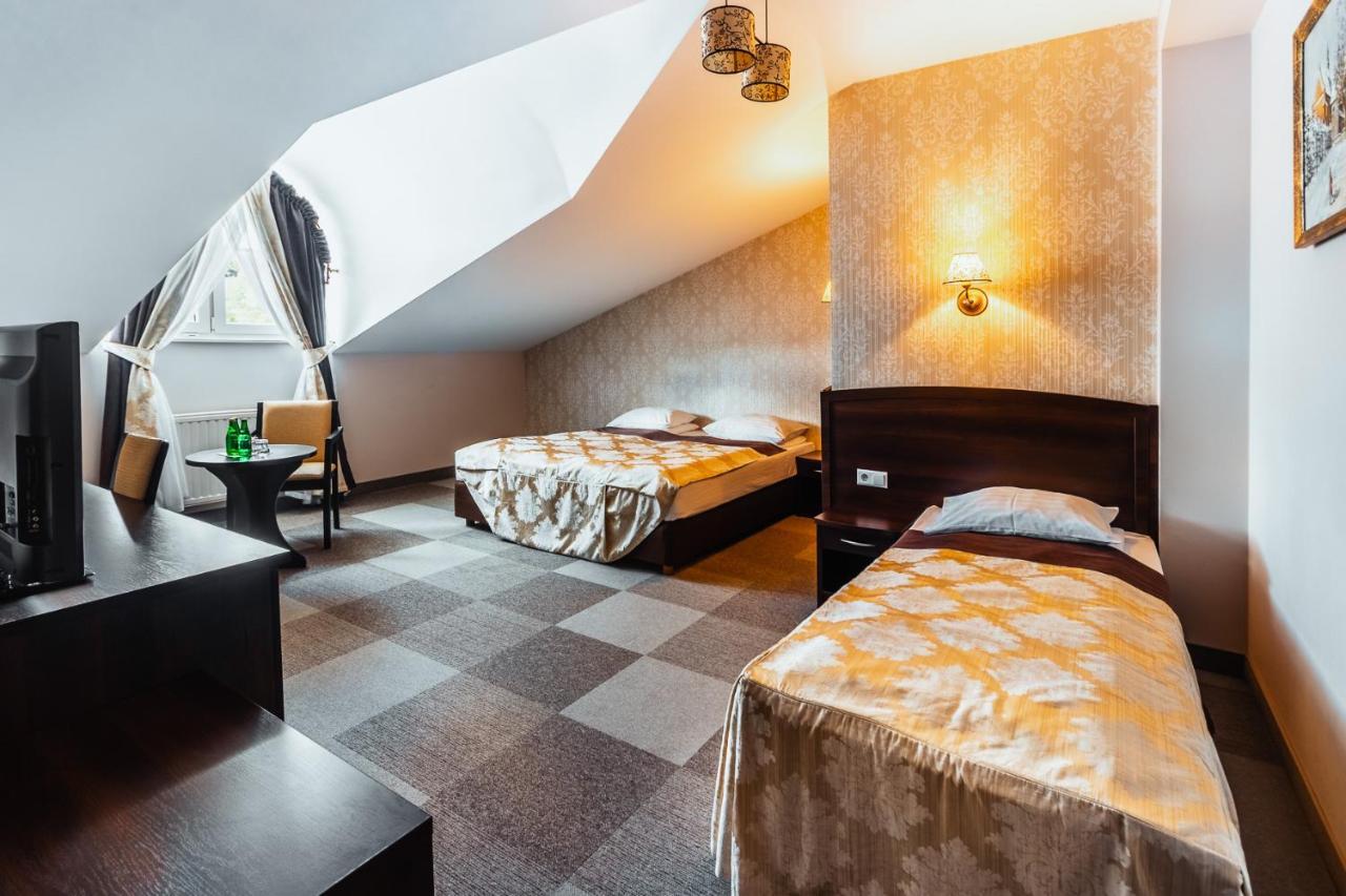 Hotel Dwor Dwikozy Extérieur photo