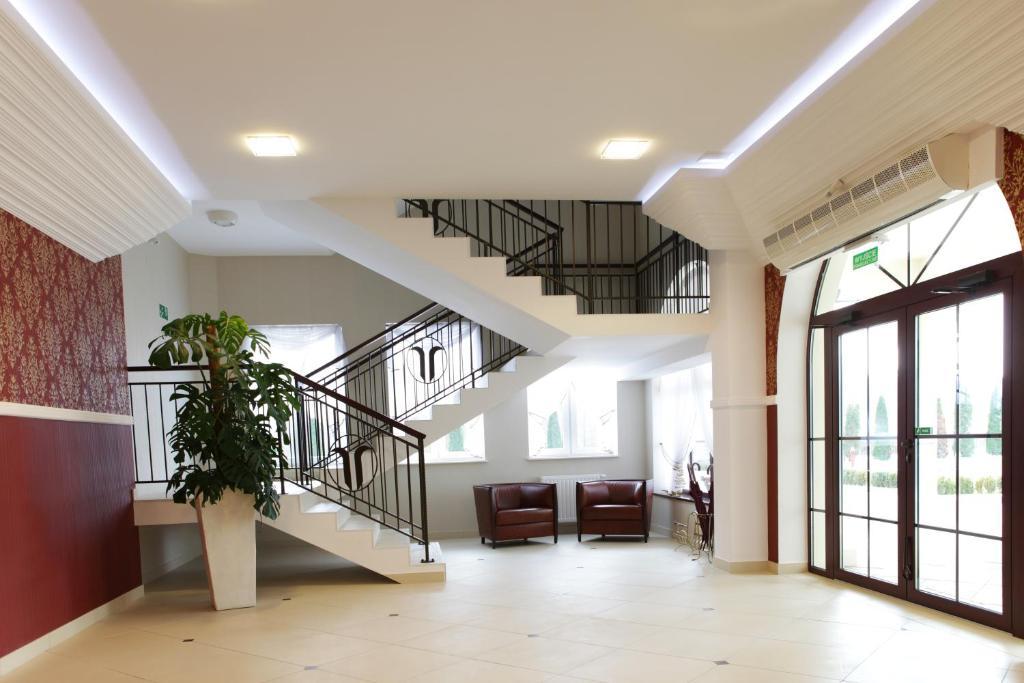 Hotel Dwor Dwikozy Extérieur photo