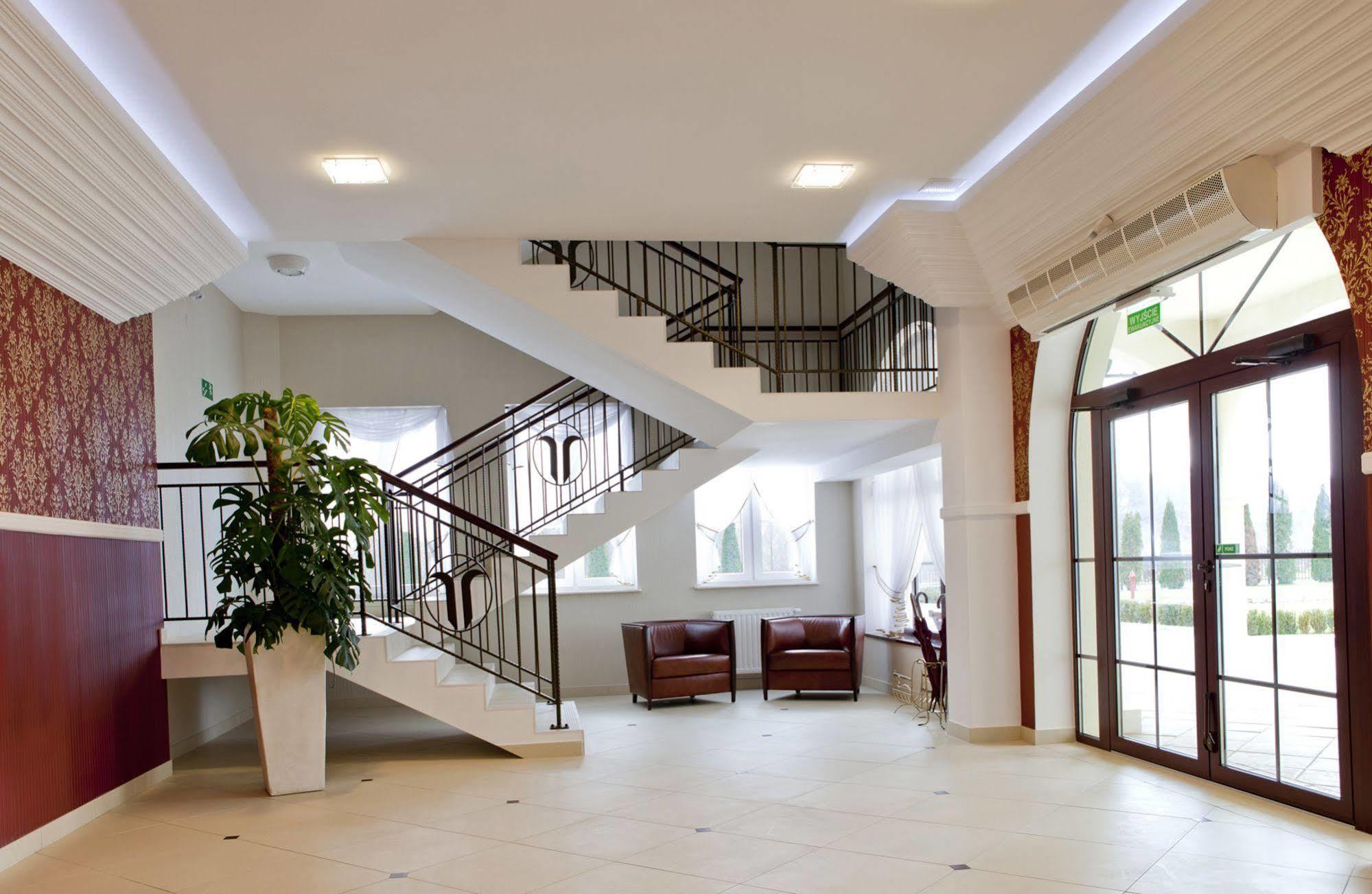 Hotel Dwor Dwikozy Extérieur photo