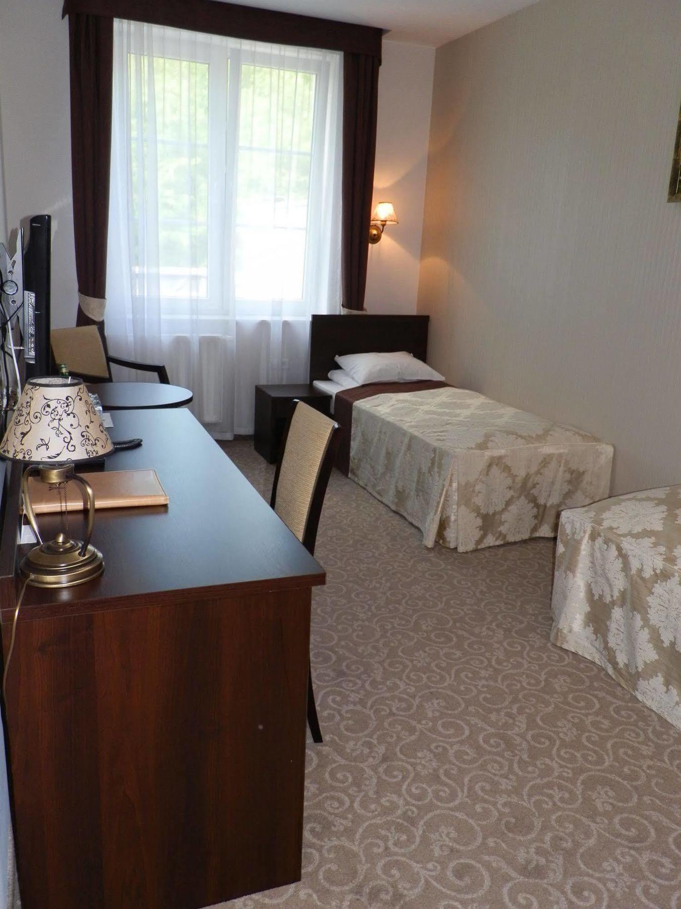 Hotel Dwor Dwikozy Extérieur photo
