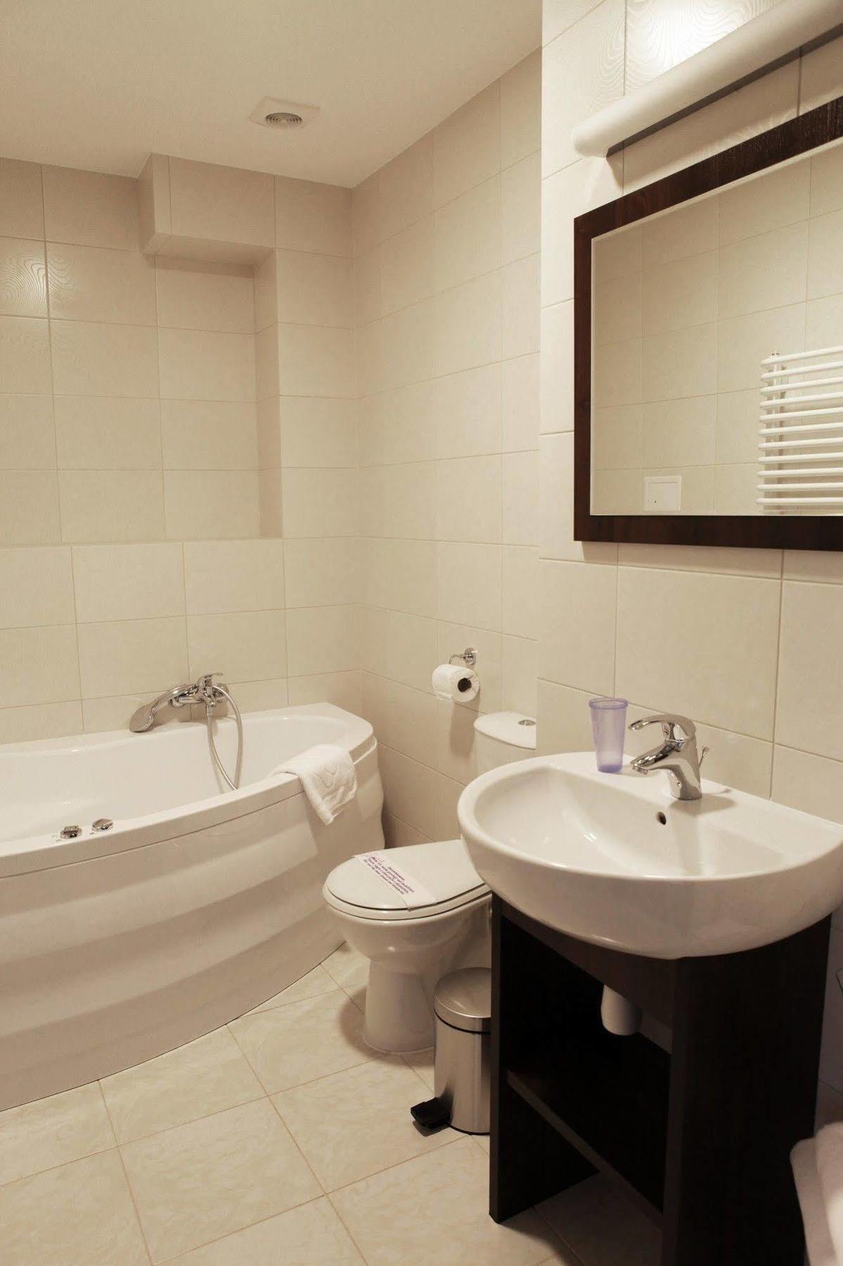 Hotel Dwor Dwikozy Extérieur photo
