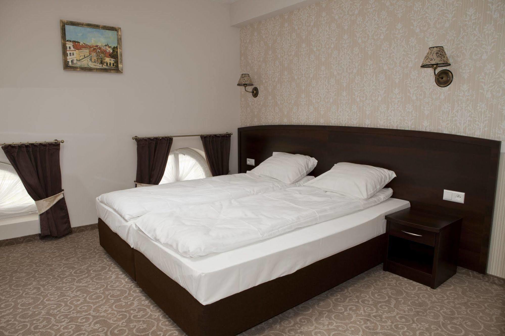 Hotel Dwor Dwikozy Extérieur photo