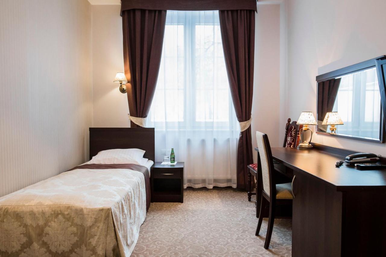 Hotel Dwor Dwikozy Extérieur photo